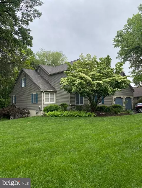 1752 Oak Hill Dr, Huntingdon Valley, PA 19006