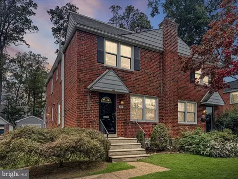 410 Country Ln, Narberth, PA 19072