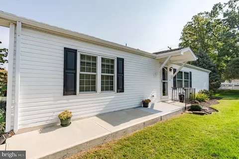 1105 Jfk Dr, North Wales, PA 19454
