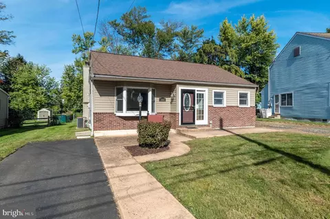 133 Manor Rd, Hatboro, PA 19040