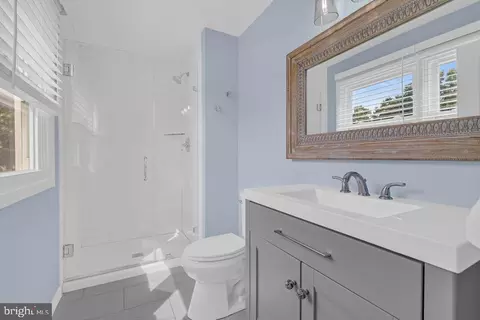 Bath - 309 Lorimer Dr, Wyncote, PA 19095 photo 2 of 3