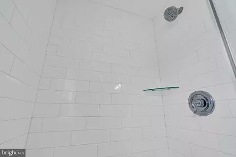 Bath - 309 Lorimer Dr, Wyncote, PA 19095 photo 3 of 3