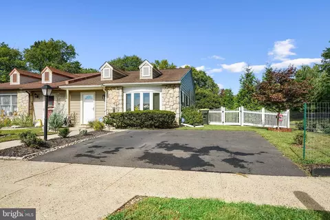1001 Hemlock Pl, Huntingdon Valley, PA 19006