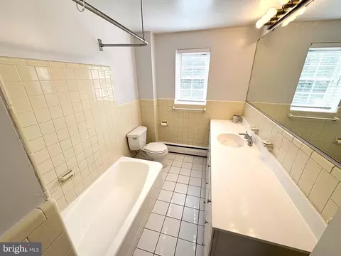 Bath - 1334 Montgomery Ave #E1, Narberth, PA 19072 photo 1 of 1