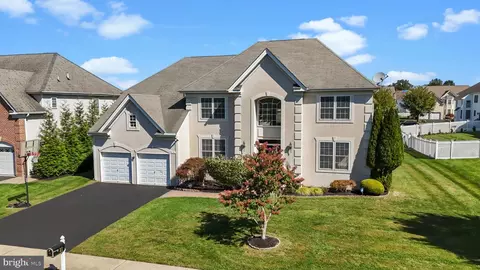 21 Primrose Ln, Huntingdon Valley, PA 19006