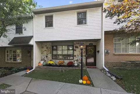 309 Woodside Cir, Dresher, PA 19025