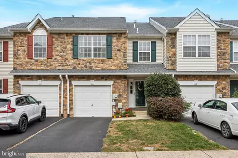 348 Glenn Rose Cir, King Of Prussia, PA 19406