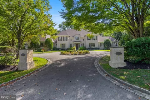 923 Waverly Rd, Bryn Mawr, PA 19010