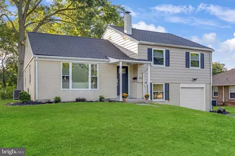 1049 Hollytree Rd, Abington, PA 19001