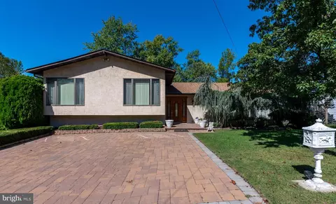 1558 Robinson Ave, Willow Grove, PA 19090