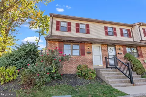 1006 N York Rd #1, Willow Grove, PA 19090