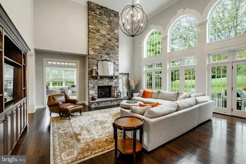 Living - 1048 Whitegate Rd, Wayne, PA 19087 photo 2 of 4