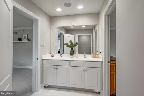Entry Way - 1048 Whitegate Rd, Wayne, PA 19087 photo 9 of 12