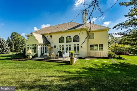 Exterior - 1048 Whitegate Rd, Wayne, PA 19087 photo 3 of 5