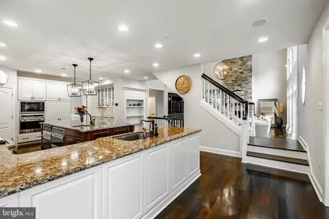 Entry Way - 1048 Whitegate Rd, Wayne, PA 19087 photo 5 of 12