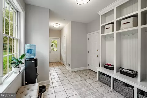 Entry Way - 1048 Whitegate Rd, Wayne, PA 19087 photo 6 of 12