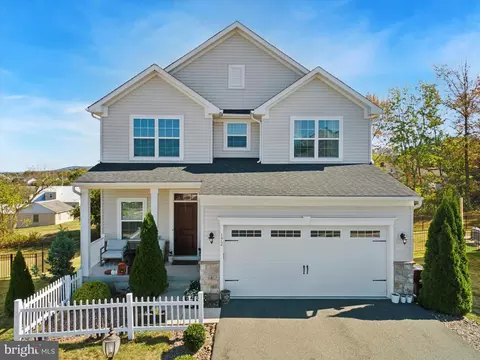 172 Pixie Moss Rd, Pottstown, PA 19464