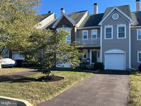 727 Martingale Rd, Schwenksville, PA 19473