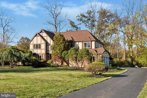 1377 Tanglewood Dr, North Wales, PA 19454