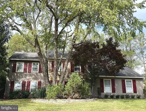 560 Woodford Rd, North Wales, PA 19454