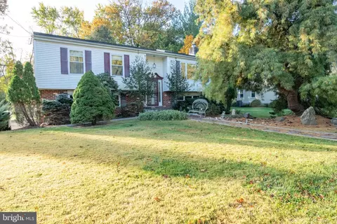 4145 Thistlewood Rd, Hatboro, PA 19040