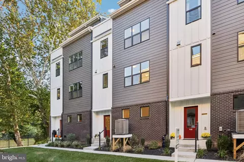 949 Riverplace Dr, Conshohocken, PA 19428