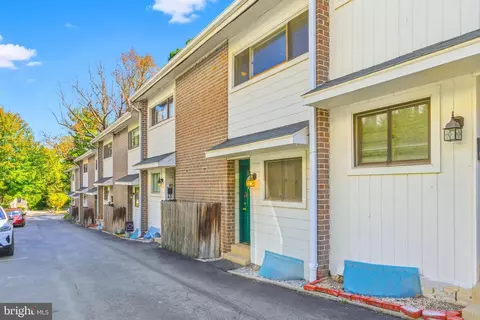106 W Montgomery Ave #8, Ardmore, PA 19003