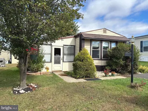 155 Hillside Ct, North Wales, PA 19454