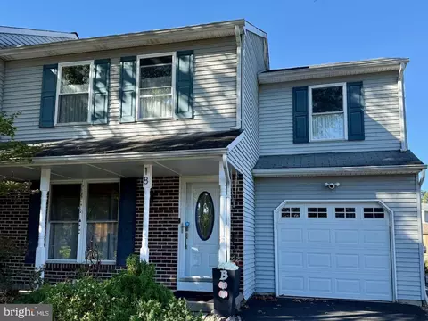 18 Hunt Dr, Horsham, PA 19044
