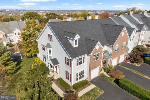 272 Militia Dr, Wayne, PA 19087