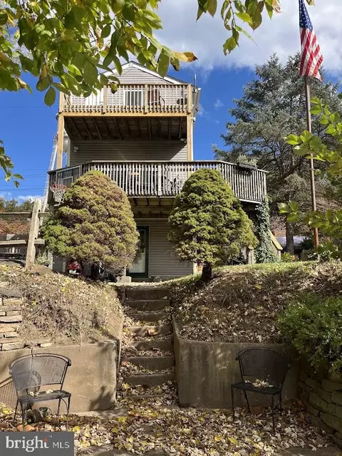 32 River Rd, Conshohocken, PA 19428