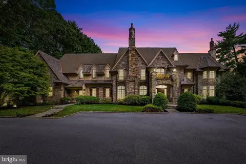 909 Waverly Rd, Bryn Mawr, PA 19010