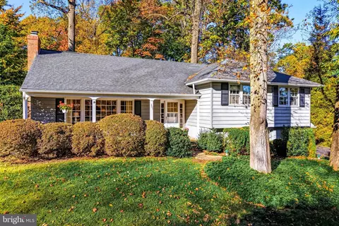 305 Gulph Hills Rd, Wayne, PA 19087