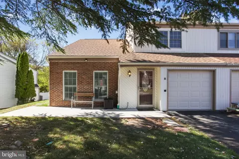 8 Barrel Stave Cir, Horsham, PA 19044