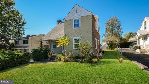 712 N York Rd, Willow Grove, PA 19090