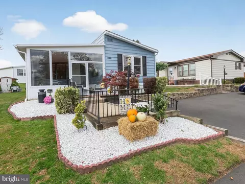 328 Woodstream Way, North Wales, PA 19454