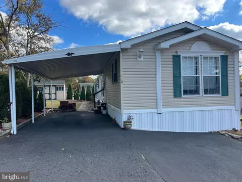 207 Green Hill Dr, Green Lane, PA 18054