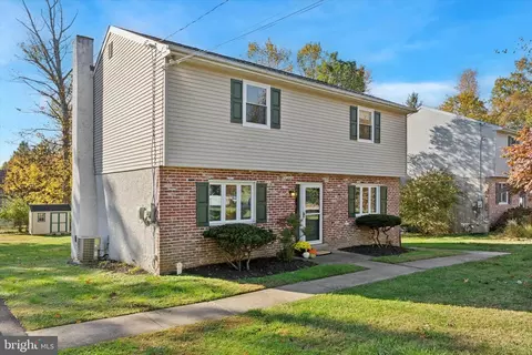 32 Jones Ave, Flourtown, PA 19031