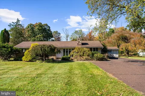 6 Lantern Ln, Lansdale, PA 19446