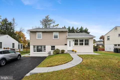 2710 E County Line Rd, Hatboro, PA 19040