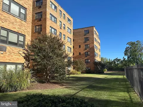 40 Old Lancaster Rd #205, Merion Station, PA 19066