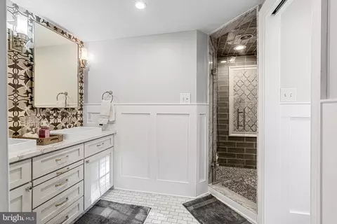 Bath - 1141 Lafayette Rd, Wayne, PA 19087 photo 2 of 7