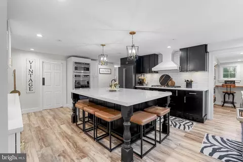 Kitchen - 1141 Lafayette Rd, Wayne, PA 19087 photo 3 of 4