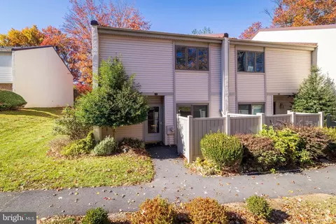 18 Twin Brooks Dr, Willow Grove, PA 19090