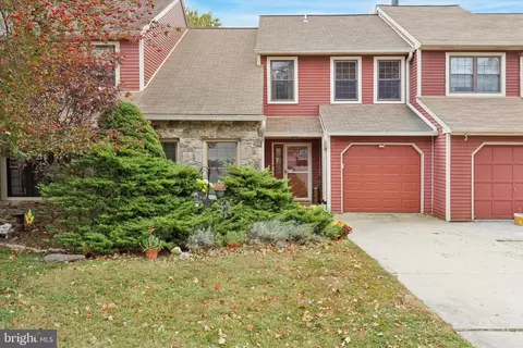 8550 Trumbauer Dr, Glenside, PA 19038