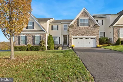 2045 Pleasant Valley Dr, Lansdale, PA 19446