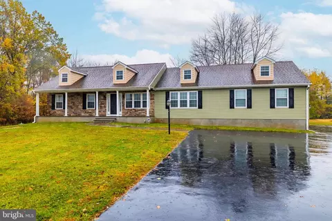 1608 County Line Rd, Chalfont, PA 18914