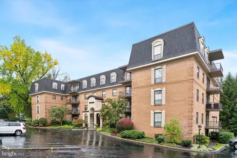 601 Montgomery Ave #204, Bryn Mawr, PA 19010
