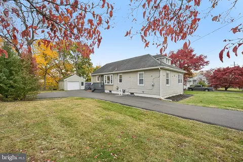 211 Summer Ave, Horsham, PA 19044