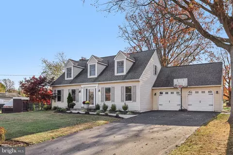 480 Bentwood Dr, Hatfield, PA 19440